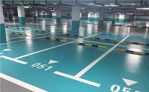 灵台灵台环氧地坪中涂：构筑坚固地面的关键环节